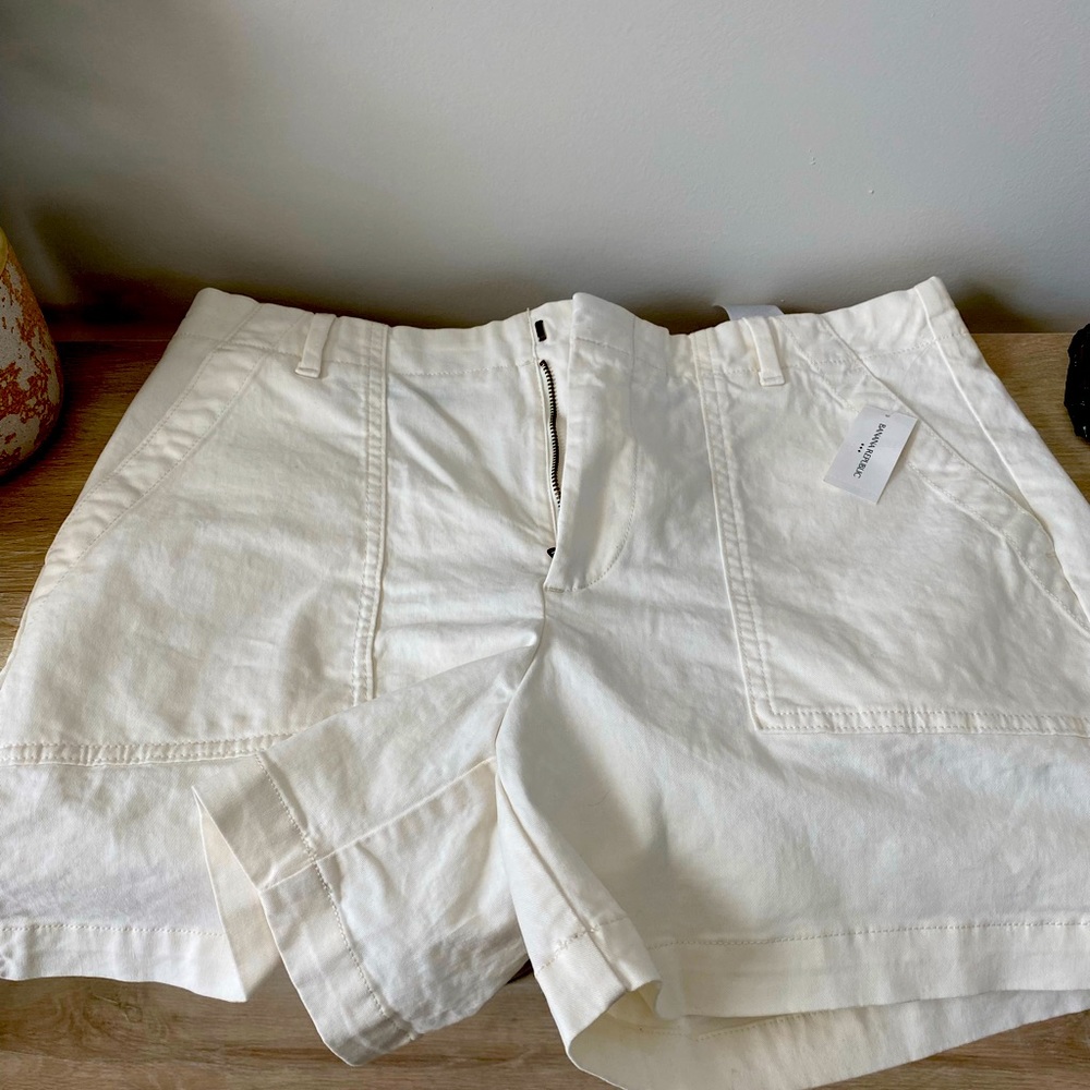 NWT Banana Republic chino shorts, size 10